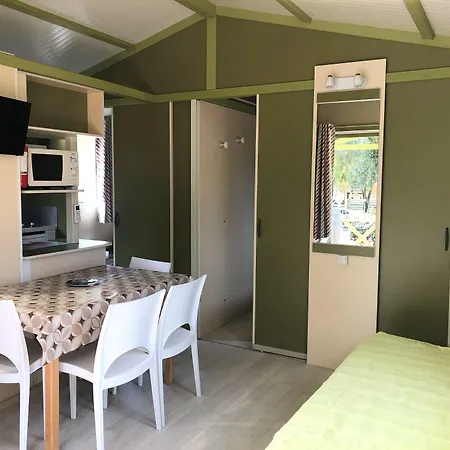 La Pinede Καλβί