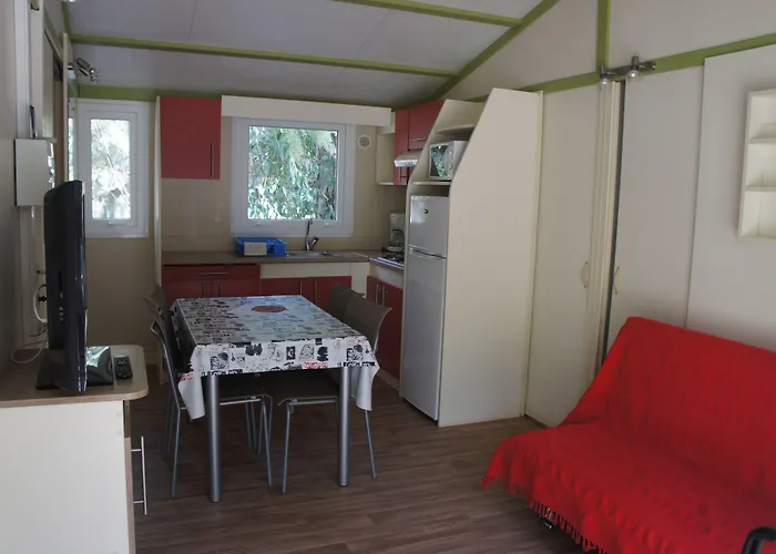 La Pinede منتجع