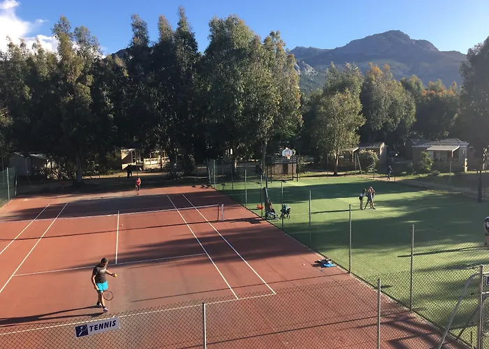 منتجع La Pinede 4*